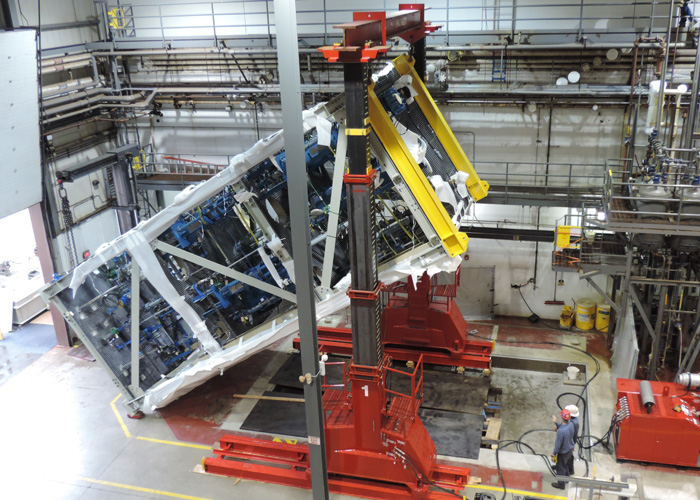 Rigging a pharmaceutical distillation column module within near-zero clearance environment using 300 ton hydraulic gantry system